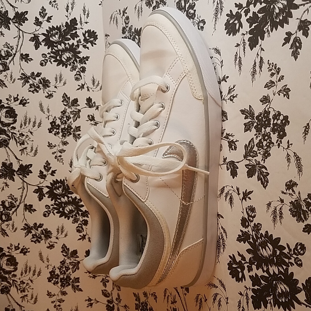 Nike white/metallic b30 - Picture 1 of 12
